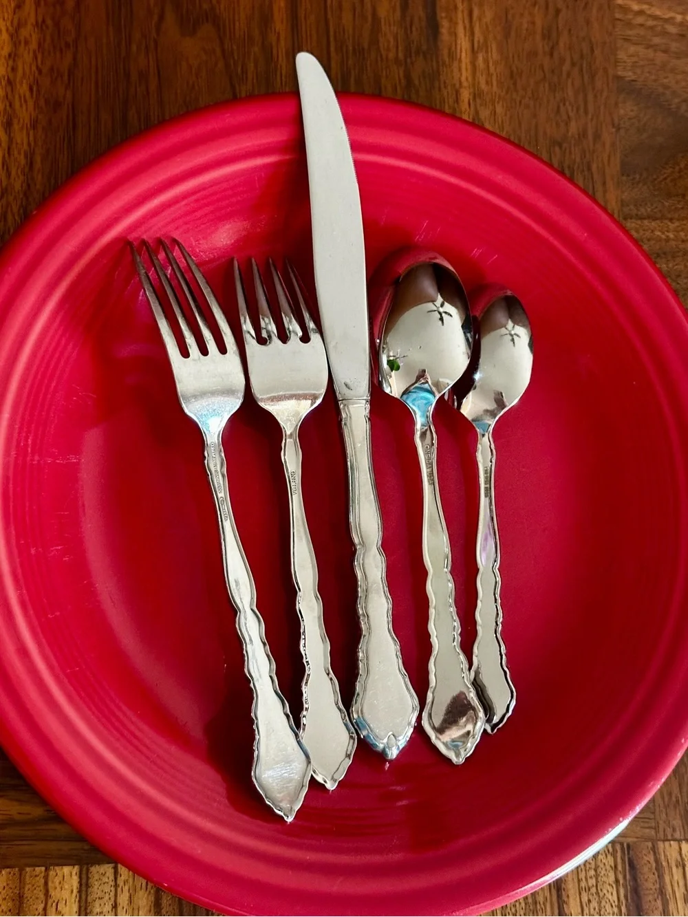 Oneida Satinique Stainless 5-Piece Place Setting. Satin frosted finish Pre-owned